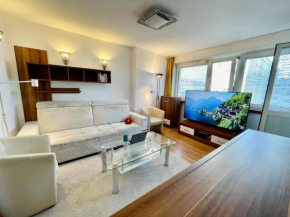 SUSHI metro WiFi 500 MBs, 70’TV Netflix AppleTV+ Warsaw